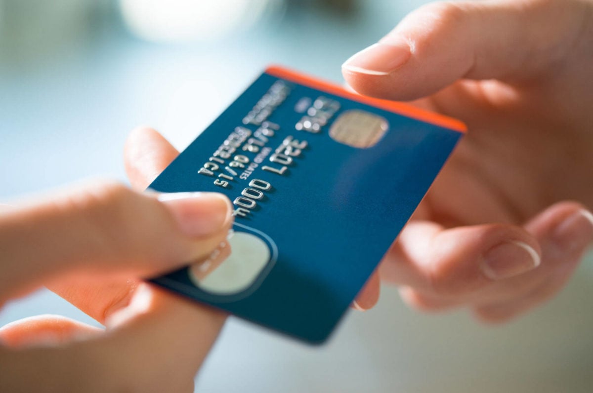 3 maneras de decirles a los estadounidenses que tienen demasiadas deudas en tarjetas de crédito
