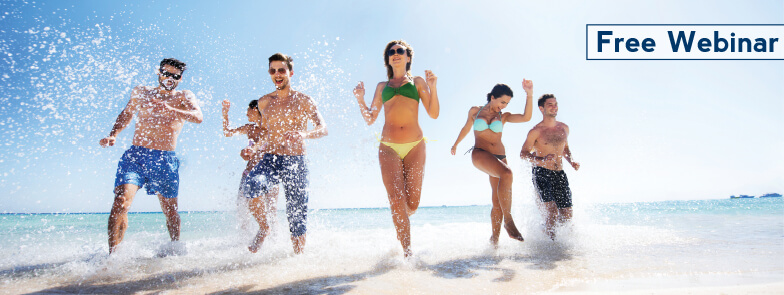 seis jóvenes en la playa