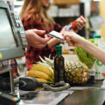 ¿Qué tipos de compras aconsejan hacer con las tarjetas de crédito?