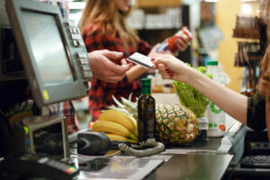 ¿Qué tipos de compras aconsejan hacer con las tarjetas de crédito?