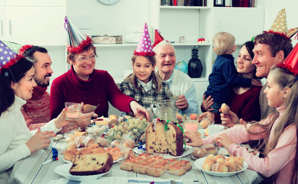 Familia celebrando el Fin de Año