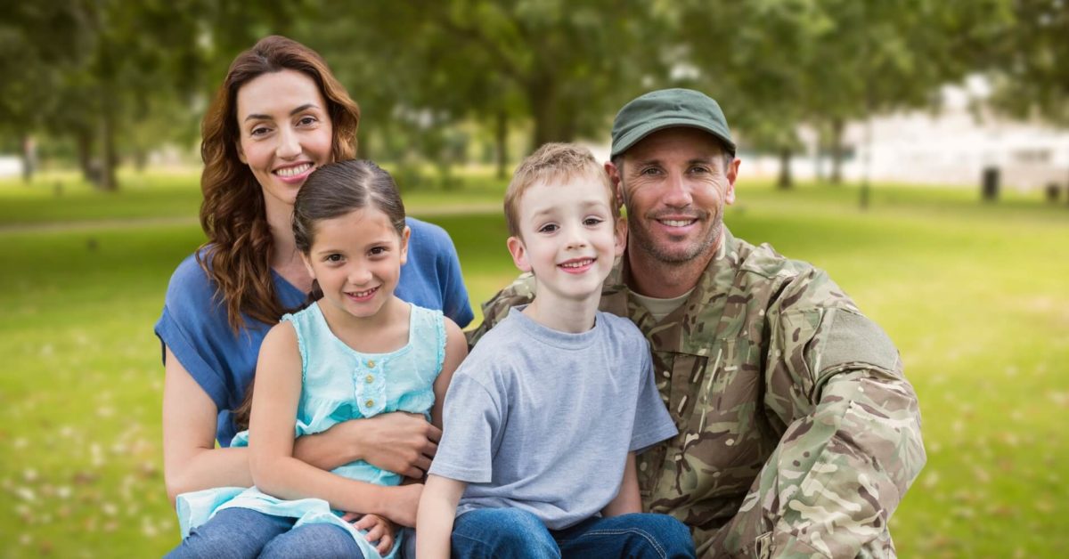 Familia en la Semana del Ahorro Militar