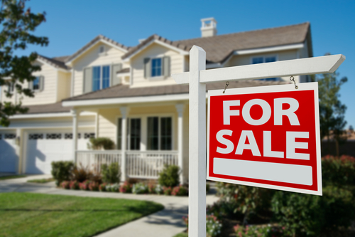 Comprar una casa es una de las decisiones financieras más serias e importantes que la mayoría de los consumidores toman en su vida.