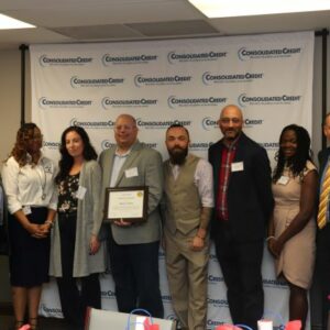 Consolidated Credit acepta el reconocimiento de United Way de Broward County Mission United en nuestro 8vo desayuno anual de educación financiera.