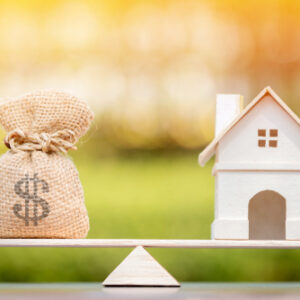 Ya sea que esté buscando comprar o refinanciar una casa, el equipo de vivienda de Consolidated Credit tiene las respuestas.