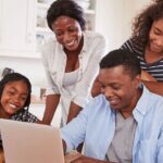 Rumbo a la universidad: Consejos financieros para estudiantes y padres