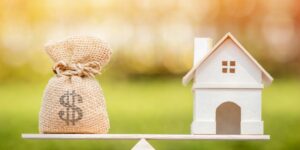 Should You Buy a House Now or Is It a Good Time to Refinance?