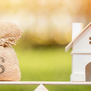 Should You Buy a House Now or Is It a Good Time to Refinance